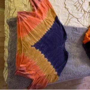 •Tie Dye Sweatshirt 
•PINK
•Medium